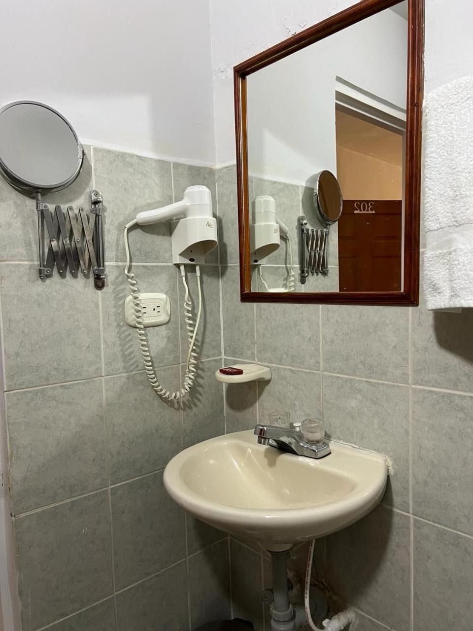 Hotel Armenia Centro מראה חיצוני תמונה